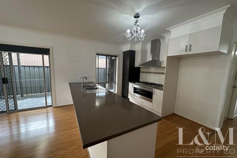 Property photo of 11 Birdswood Crescent Craigieburn VIC 3064