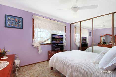 Property photo of 24 Inglebar Crescent Koonawarra NSW 2530