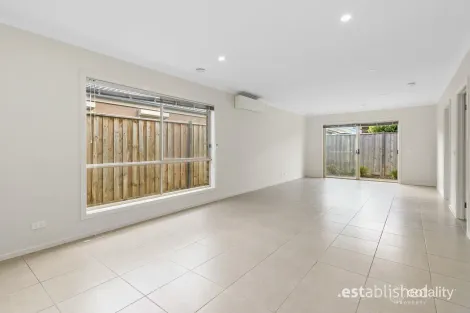 Property photo of 86 Grassbird Drive Point Cook VIC 3030