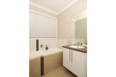 Property photo of 14 Copernicus Circuit Cranbourne West VIC 3977