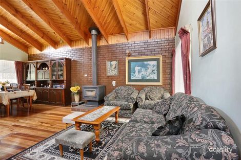 Property photo of 15 Winslow Crescent Deer Park VIC 3023