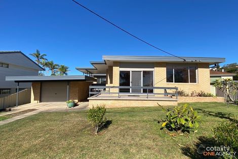 73 Macquarie Gr, Caves Beach, NSW 2281