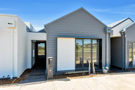 13 Callaway St, Mambourin, VIC 3024