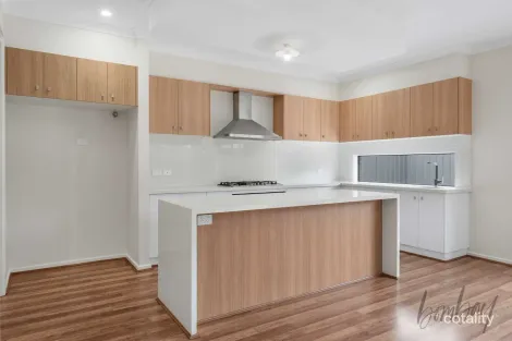 Property photo of 14 Shale Way Wollert VIC 3750