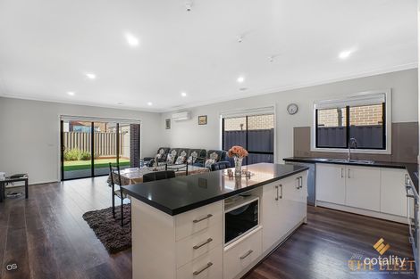 Property photo of 20 Riverside Concourse Cobblebank VIC 3338