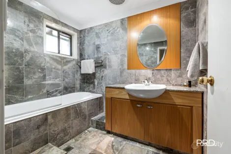 Property photo of 16 Kyre Crescent Emu Plains NSW 2750