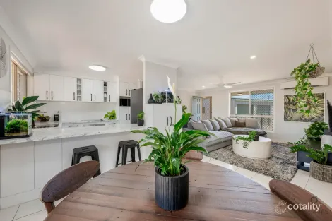 Property photo of 10 Ocean View Place Elliott Heads QLD 4670