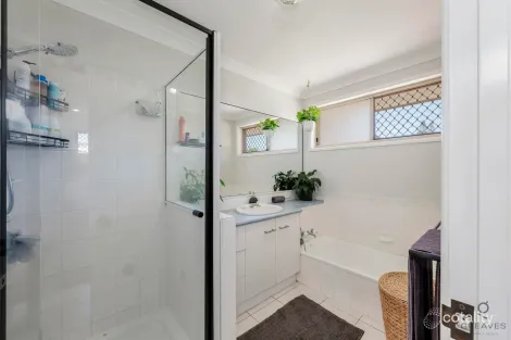 Property photo of 10 Ocean View Place Elliott Heads QLD 4670