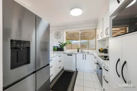 Property photo of 10 Ocean View Place Elliott Heads QLD 4670