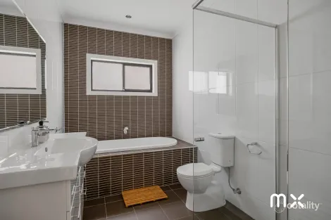 Property photo of 1/127 Shearwater Drive Lake Heights NSW 2502