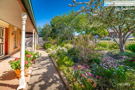 Property photo of 2 O'Hara Place Kooringal NSW 2650