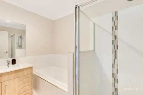 Property photo of 2/31 Abbey Street Cranley QLD 4350