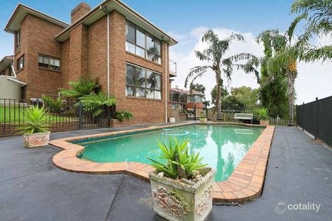 Property photo of 4 Landsborough Close Endeavour Hills VIC 3802