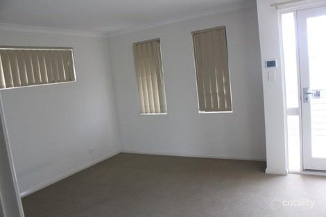 Property photo of 17 Aquaviva Circle Viveash WA 6056