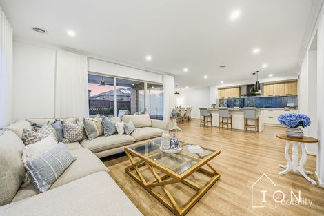 Property photo of 24 Luster Circuit Cranbourne South VIC 3977