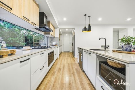 Property photo of 24 Luster Circuit Cranbourne South VIC 3977