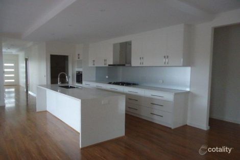 Property photo of 7 Amico Walk Dandenong VIC 3175