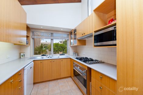 Property photo of 18 Temora Place Karabar NSW 2620