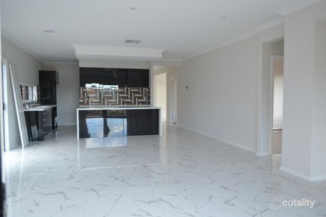 Property photo of 17 Dewpond Crescent Wollert VIC 3750