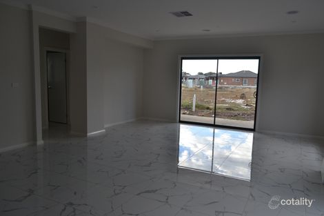 Property photo of 17 Dewpond Crescent Wollert VIC 3750