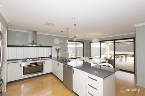 2 Kapula Way, Lake Coogee, WA 6166