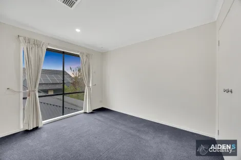 Property photo of 19 The Close Caroline Springs VIC 3023