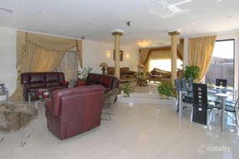 Property photo of 2 Ferntree Walk Roxburgh Park VIC 3064