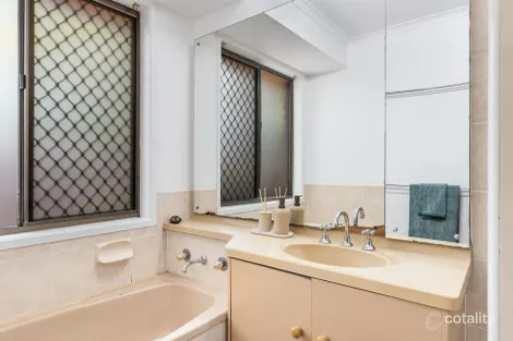 Property photo of 36 Limerick Drive Crestmead QLD 4132