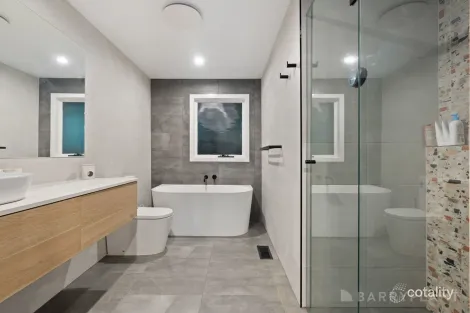 Property photo of 26 Kitchener Parade Cockatoo VIC 3781