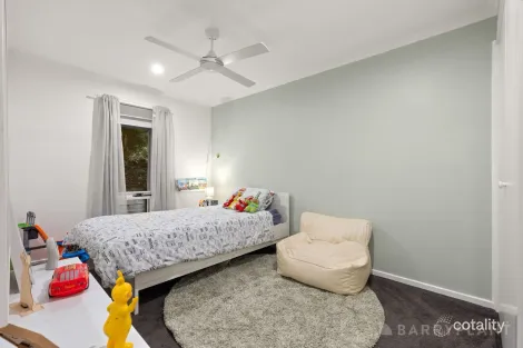 Property photo of 26 Kitchener Parade Cockatoo VIC 3781