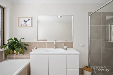 Property photo of 39 Hewett Drive Regency Downs QLD 4341