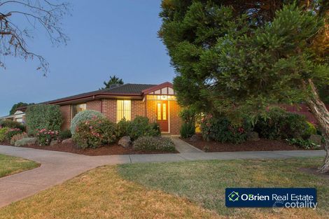 2 Bellevue Dr, Berwick, VIC 3806