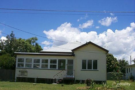 25 Eileen St, Booval, QLD 4304