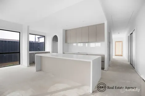 37 Gramercy Pl, Strathtulloh, VIC 3338