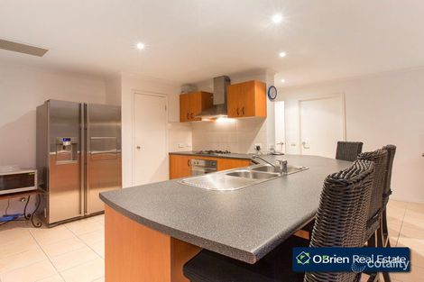 Property photo of 16 Glenisla Way Berwick VIC 3806