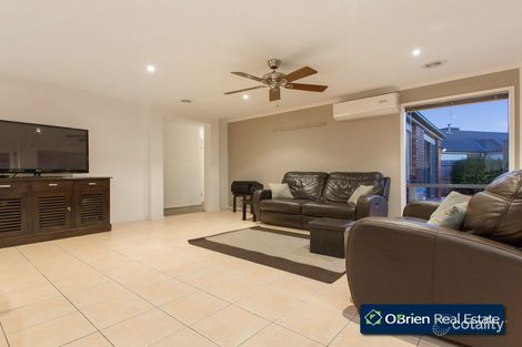Property photo of 16 Glenisla Way Berwick VIC 3806