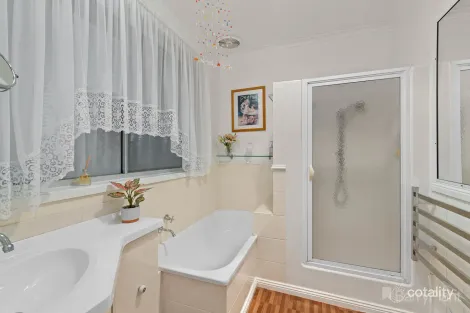 Property photo of 3 Deveney Street Pakenham VIC 3810