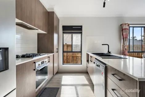 Property photo of 96 Lapwing Crescent Bellbird Park QLD 4300
