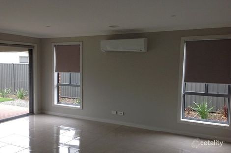 Property photo of 10 Pinebank Avenue Cranbourne East VIC 3977