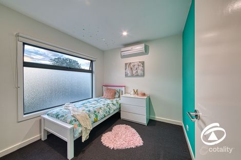 Property photo of 2/5 Gamble Avenue Berwick VIC 3806