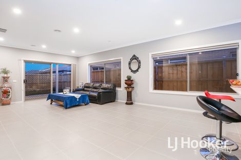 Property photo of 26 Elkedra Way Cranbourne North VIC 3977