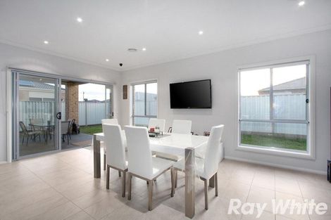Property photo of 3 Inspiration Circuit Pakenham VIC 3810