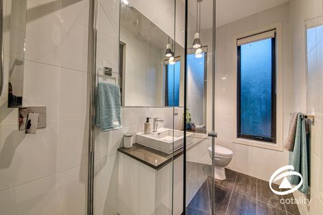 Property photo of 2/5 Gamble Avenue Berwick VIC 3806