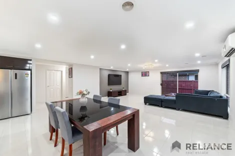 Property photo of 28 Castletown Boulevard Weir Views VIC 3338