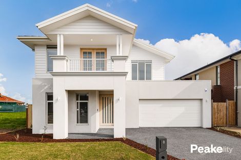 8 Makalu Cct, Clyde North, VIC 3978