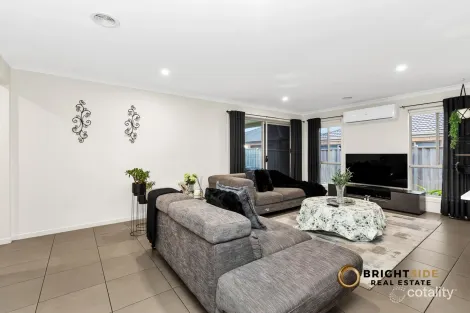 Property photo of 2 Grandstand Crescent Clyde North VIC 3978