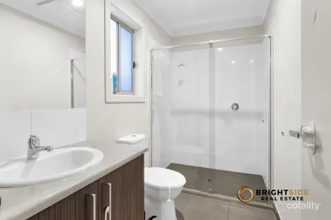Property photo of 2 Grandstand Crescent Clyde North VIC 3978