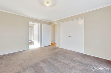 Property photo of 59 Girvan Circuit Endeavour Hills VIC 3802