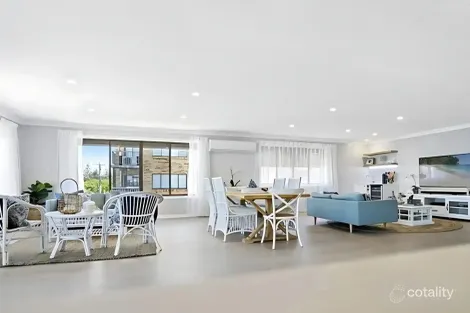 Property photo of 3/254 Marine Parade Labrador QLD 4215
