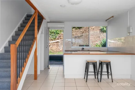 Property photo of 2/2-4 Bundock Street Castle Hill QLD 4810
